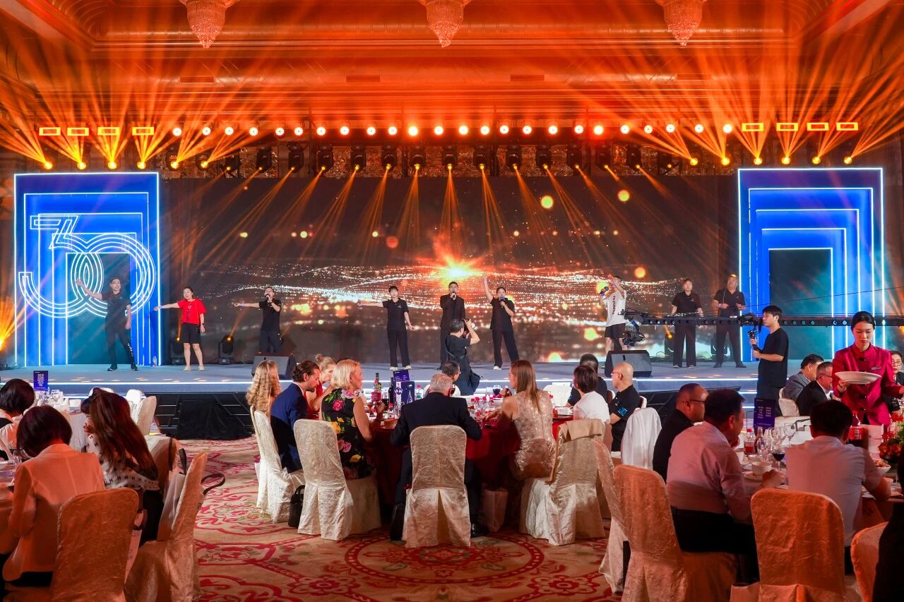 伟德体育 - 综合体育赛事平台|奥体中心相助同伴